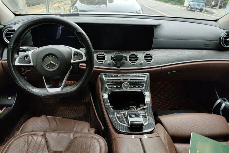 Used Mercedes-Benz E-Class 2016 E 200 L Sport Edition Center Console