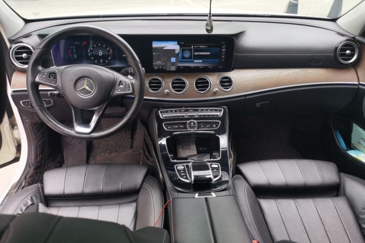 Used Mercedes-Benz E-Class 2016 E 200 L Center Console