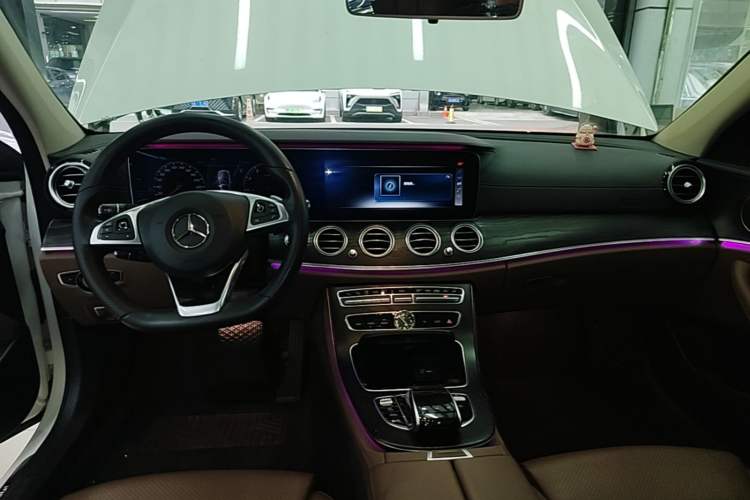 Used Mercedes-Benz E-Class 2016 E 200 L Sport Edition Center Console