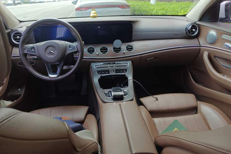 Used Mercedes-Benz E-Class 2016 E 200 L Center Console