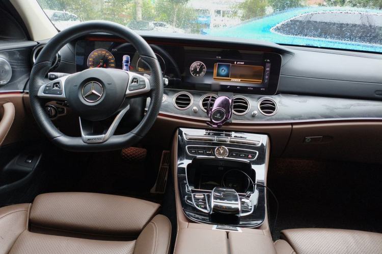 Used Mercedes-Benz E-Class 2016 E 200 L Sport Edition Center Console