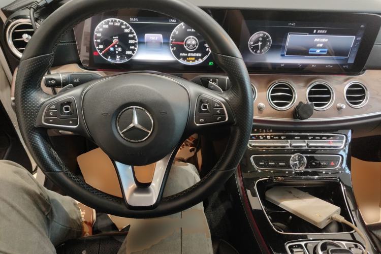 Used Mercedes-Benz E-Class 2016 E 300 L Luxury Model Center Console