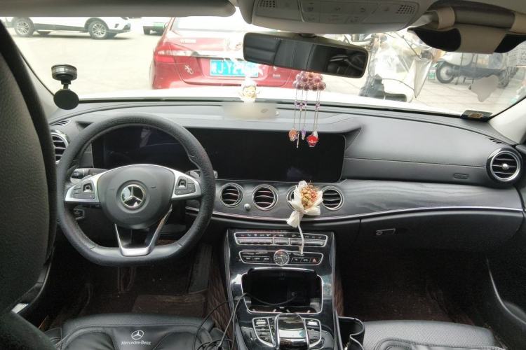 Used Mercedes-Benz E-Class 2016 E 200 L Sport Edition Center Console
