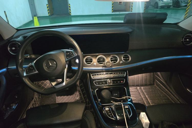 Used Mercedes-Benz E-Class 2016 E 200 L Sport Edition Center Console