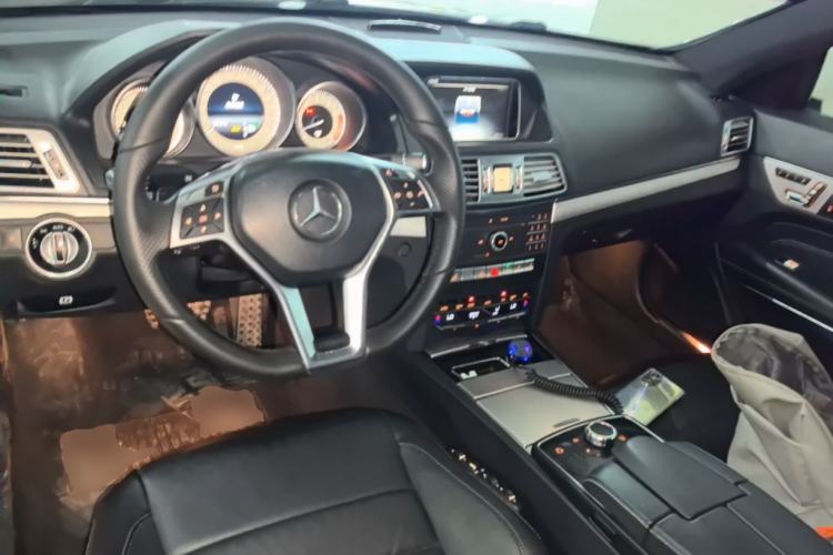 Used Mercedes-Benz E-Class 2016 E 200 Coupe Dynamic Edition Center Console