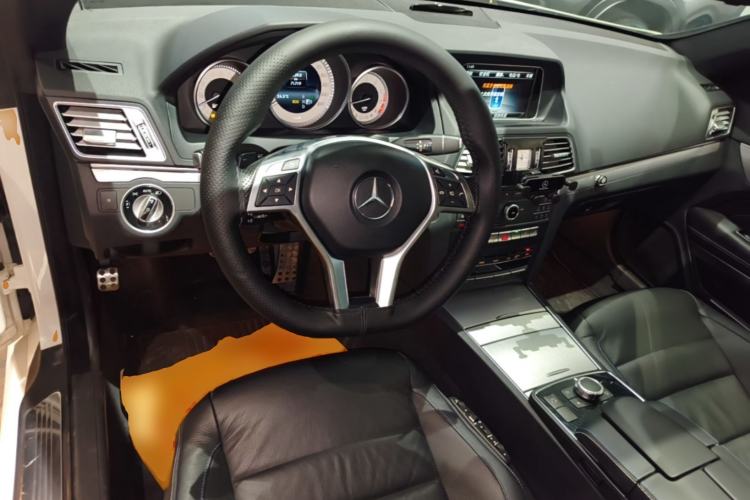 Used Mercedes-Benz E-Class 2016 E 200 Coupe Dynamic Edition Center Console