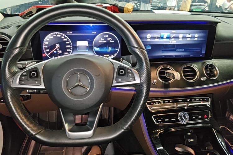 Used Mercedes-Benz E-Class 2016 E 200 L Sport Edition Center Console