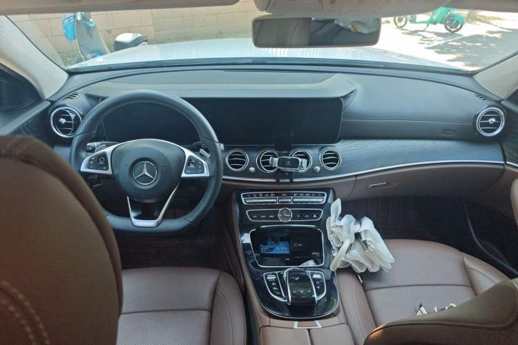 Used Mercedes-Benz E-Class 2016 E 300 L Sport Luxury Model Center Console