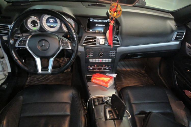 Used Mercedes-Benz E-Class 2016 E 260 Convertible Coupe Dynamic Edition Center Console