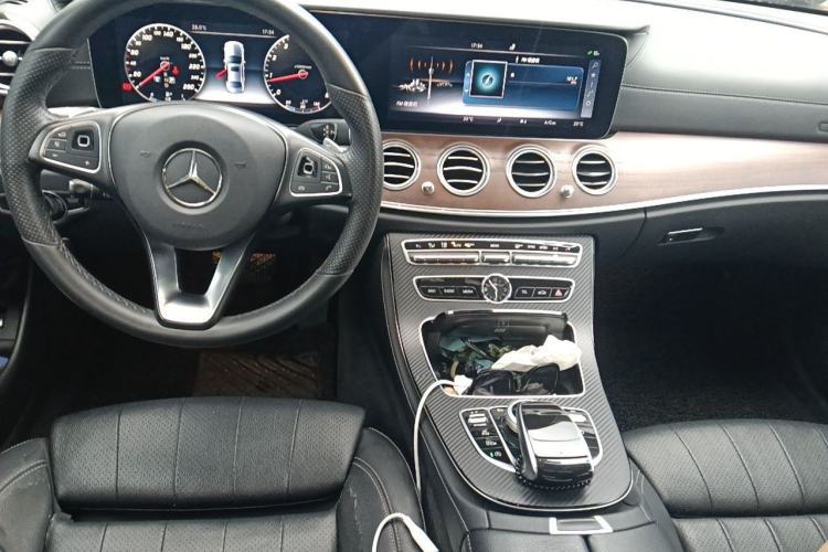 Used Mercedes-Benz E-Class 2016 E 200 L Center Console
