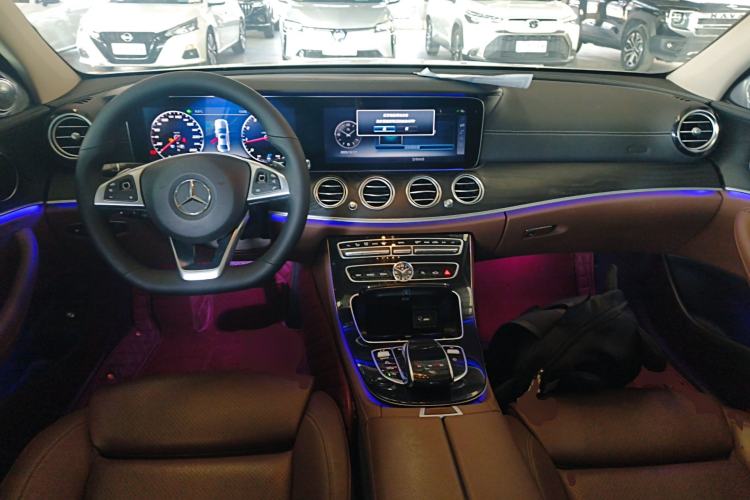 Used Mercedes-Benz E-Class 2016 E 200 L Sport Edition Center Console