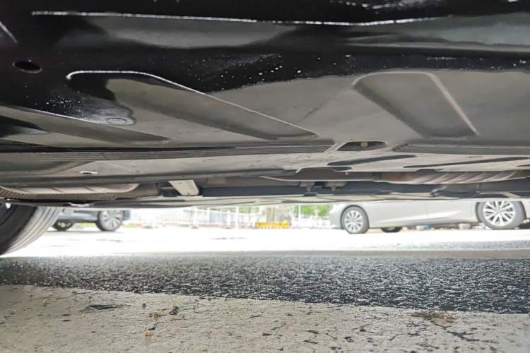 Used Mercedes-Benz E-Class 2016 E 300 L Sporty and Stylish Model Chassis Front Left