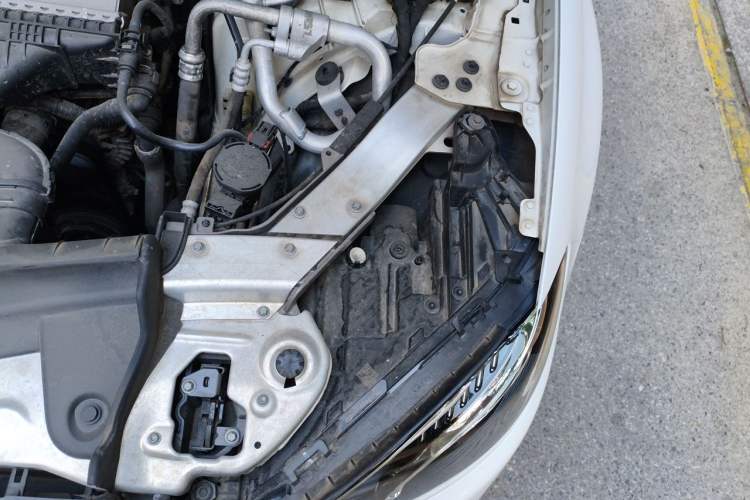 Used Mercedes-Benz E-Class 2016 E 300 L Stylish Model Engine Bay Left