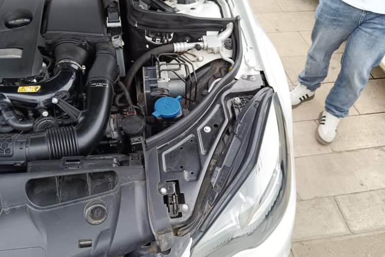 Used Mercedes-Benz E-Class 2016 E 200 Coupe Dynamic Edition Engine Bay Left