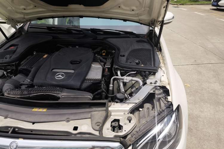 Used Mercedes-Benz E-Class 2016 E 200 L Engine Bay Left