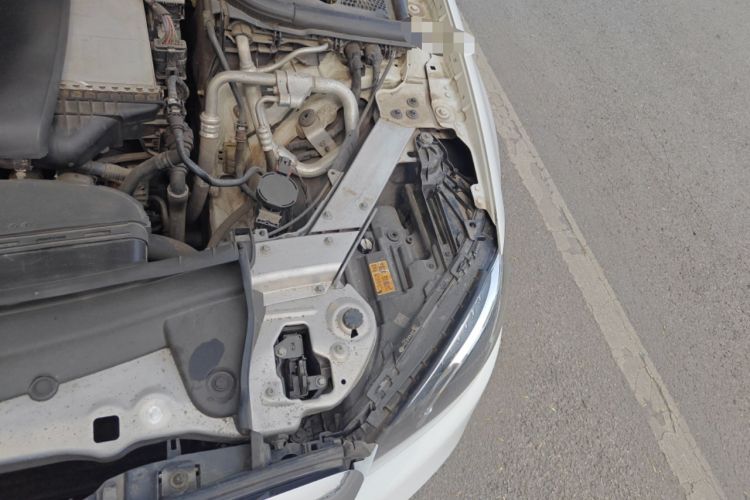 Used Mercedes-Benz E-Class 2016 E 200 L Engine Bay Left