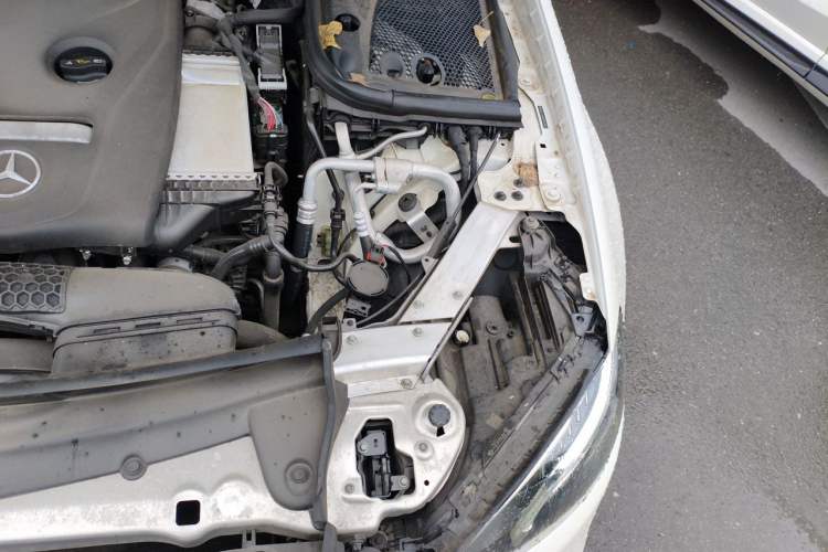 Used Mercedes-Benz E-Class 2016 E 200 L Sport Edition Engine Bay Left