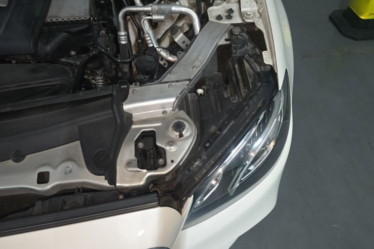 Used Mercedes-Benz E-Class 2016 E 200 L Sport Edition Engine Bay Left