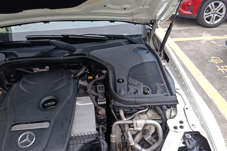 Used Mercedes-Benz E-Class 2016 E 200 L Engine Bay Left