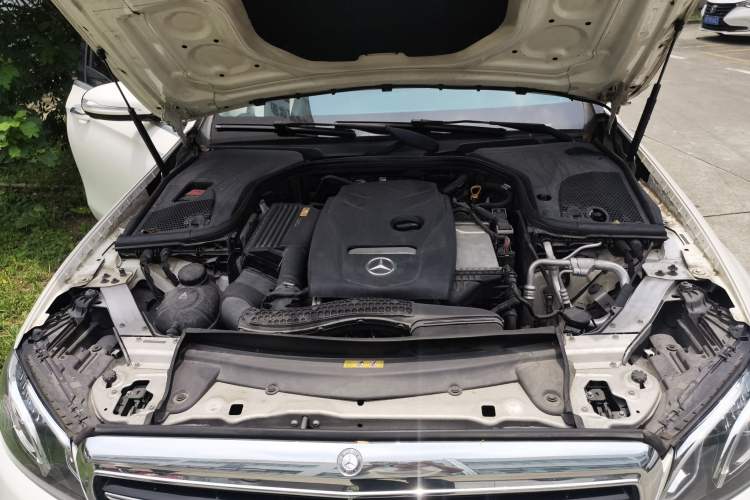 Used Mercedes-Benz E-Class 2016 E 200 L Engine Bay