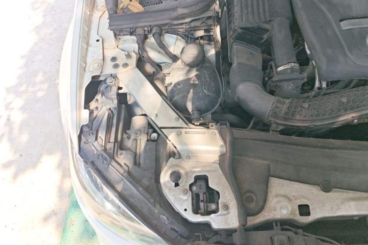Used Mercedes-Benz E-Class 2016 E 300 L Sporty and Stylish Model Engine Bay Right