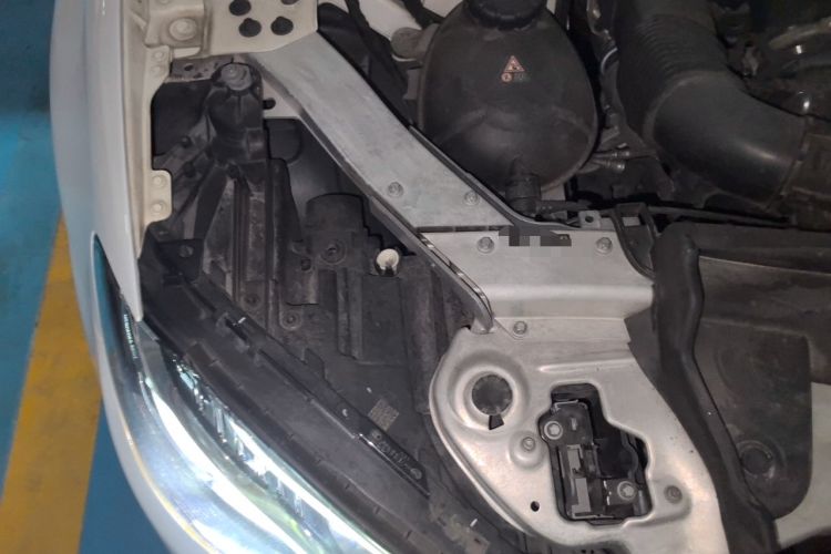 Used Mercedes-Benz E-Class 2016 E 200 L Sport Edition Engine Bay Right