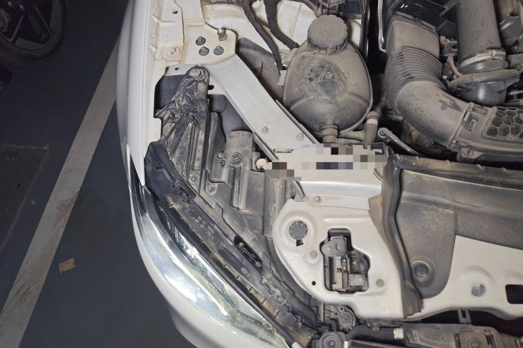Used Mercedes-Benz E-Class 2016 E 200 L Sport Edition Engine Bay Right
