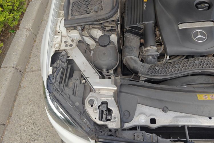 Used Mercedes-Benz E-Class 2016 E 200 L Engine Bay Right