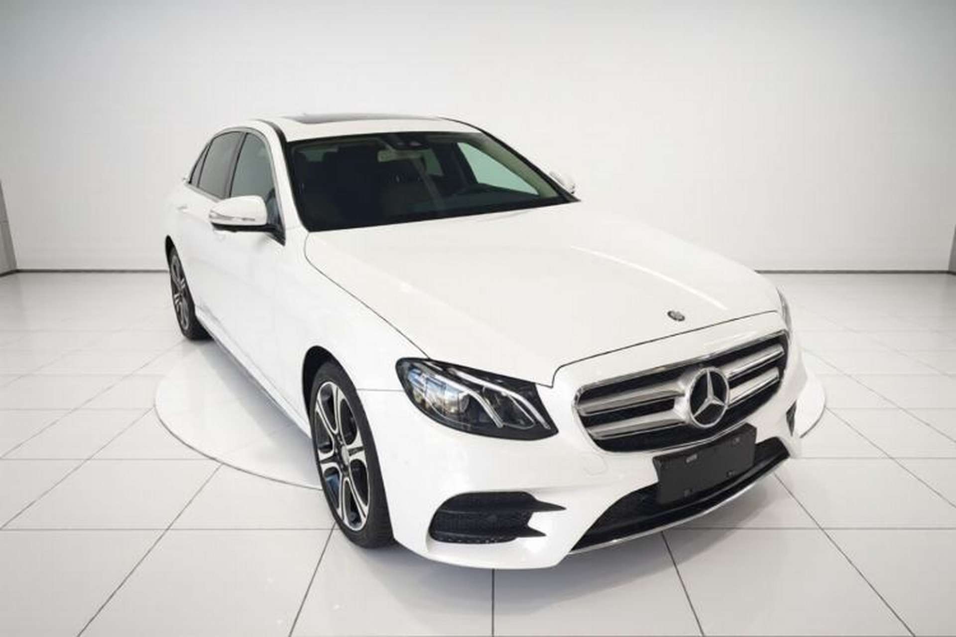 Used Mercedes-Benz E-Class 2016 E 300 L Sporty and Stylish Model Exterior 1
