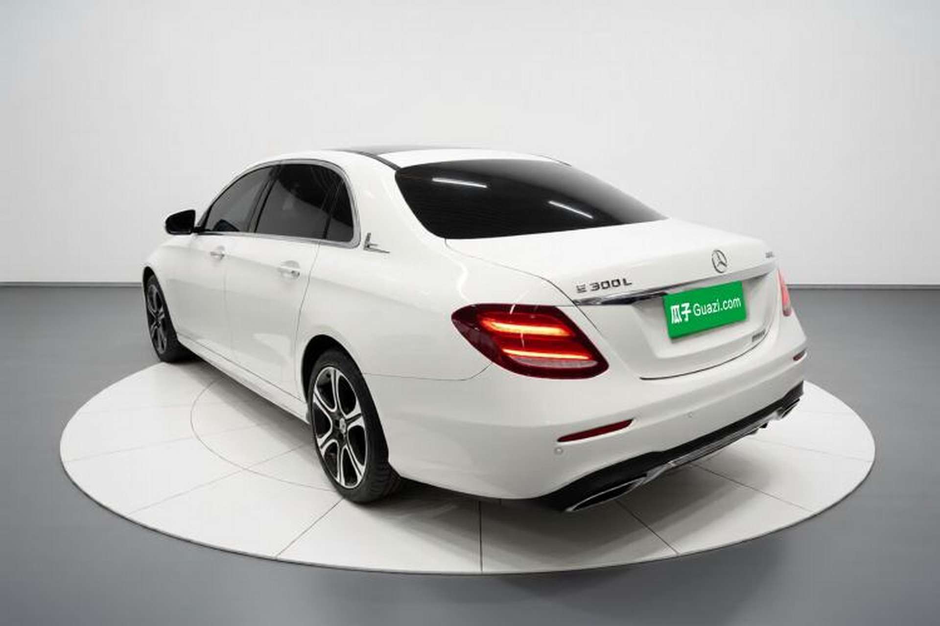 Used Mercedes-Benz E-Class 2016 E 300 L Sporty and Stylish Model Exterior 2