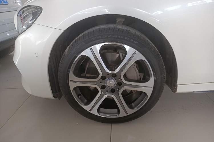 Used Mercedes-Benz E-Class 2016 E 300 L Sport Luxury Model Exterior 4
