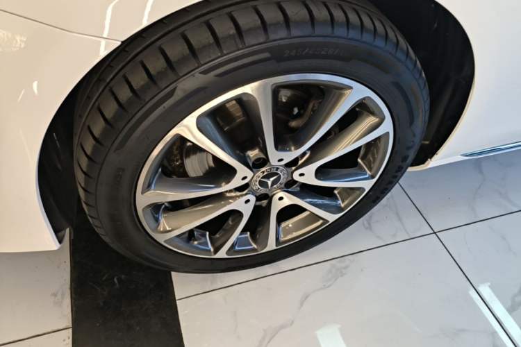Used Mercedes-Benz E-Class 2016 E 200 L Exterior 4