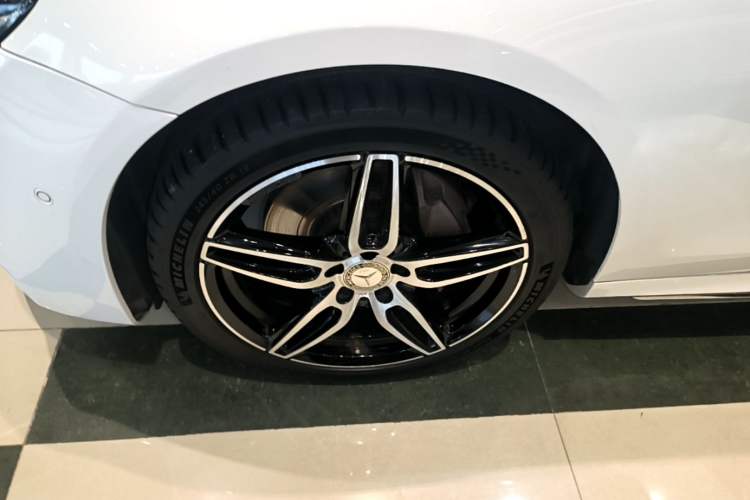 Used Mercedes-Benz E-Class 2016 E 300 L Sport Luxury Model Exterior 4