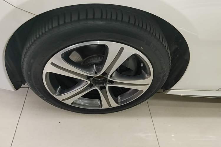 Used Mercedes-Benz E-Class 2016 E 200 L Sport Edition Exterior 4