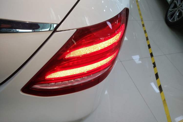 Used Mercedes-Benz E-Class 2016 E 200 L Sport Edition Exterior 6
