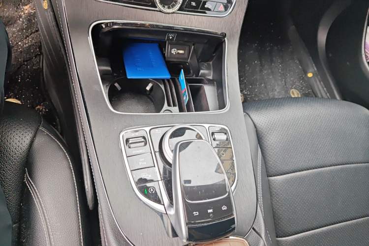 Used Mercedes-Benz E-Class 2016 E 300 L Sporty and Stylish Model Gear Lever