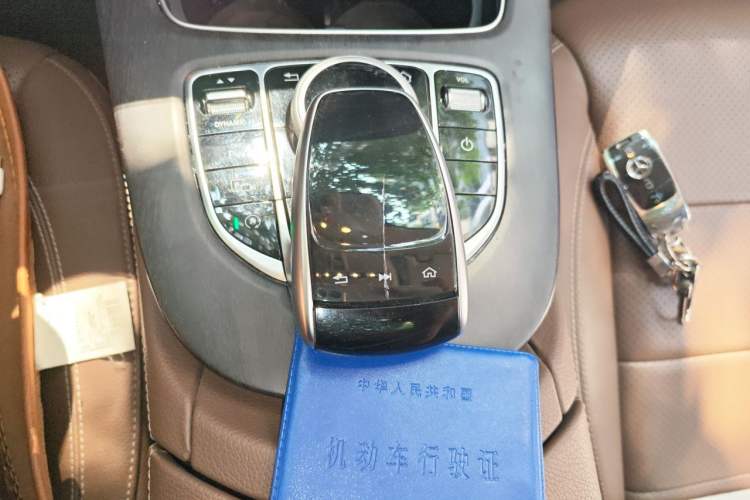 Used Mercedes-Benz E-Class 2016 E 300 L Sporty and Stylish Model Gear Lever