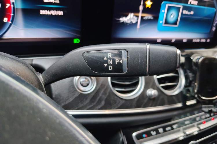 Used Mercedes-Benz E-Class 2016 E 300 L Sporty and Stylish Model Gear Lever