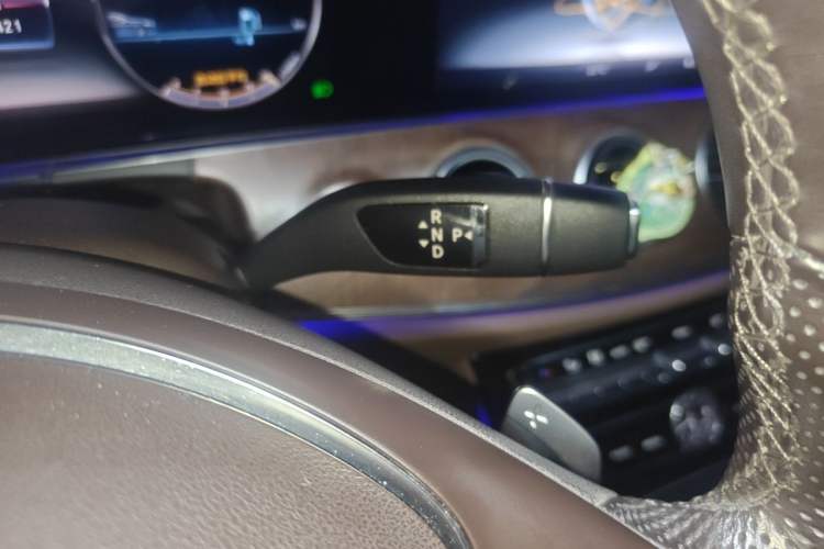 Used Mercedes-Benz E-Class 2016 E 300 L Stylish Model Gear Lever