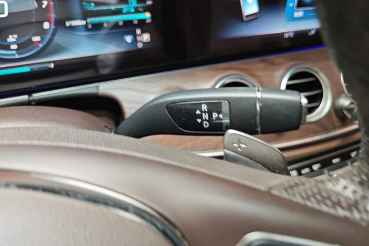 Used Mercedes-Benz E-Class 2016 E 300 L Luxury Model Gear Lever