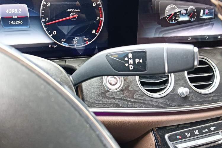 Used Mercedes-Benz E-Class 2016 E 300 L Sporty and Stylish Model Gear Lever