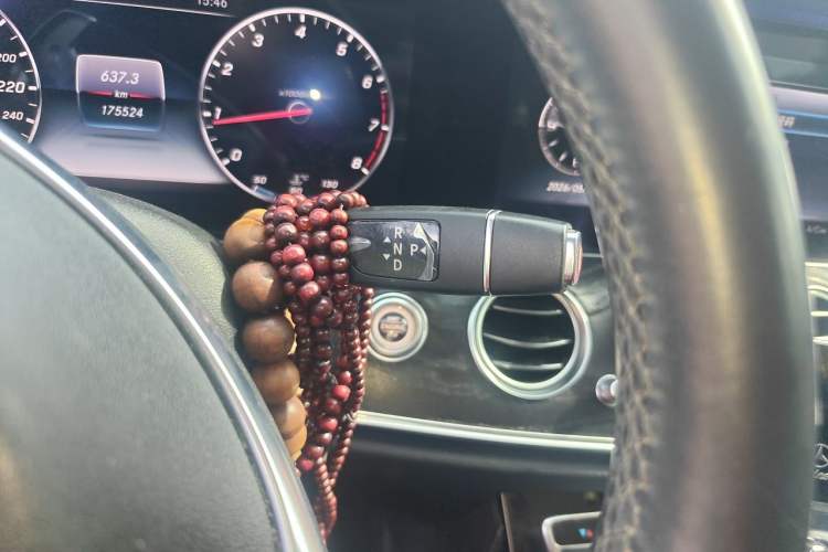 Used Mercedes-Benz E-Class 2016 E 300 L Sporty and Stylish Model Gear Lever