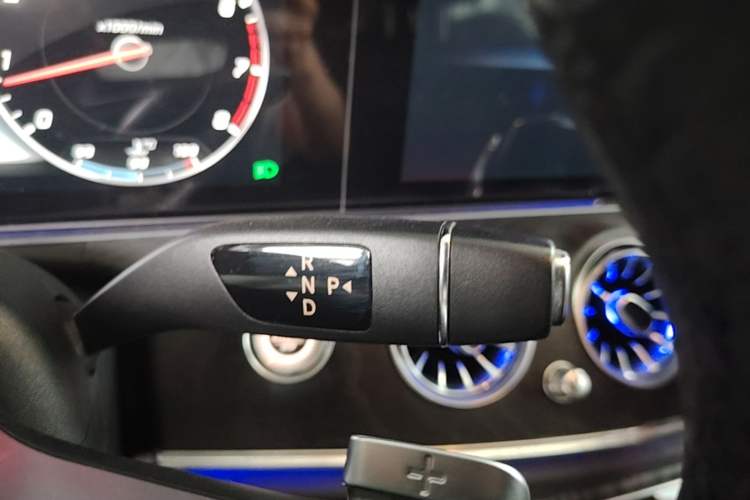 Used Mercedes-Benz E-Class 2016 E 300 L Sporty and Stylish Model Gear Lever