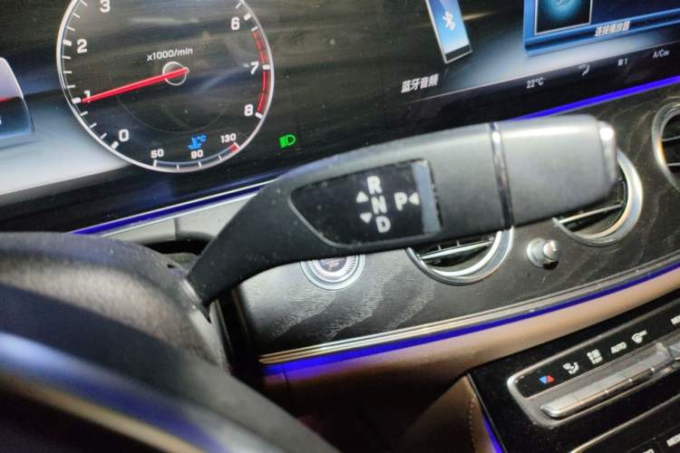 Used Mercedes-Benz E-Class 2016 E 300 L Sporty and Stylish Model Gear Lever