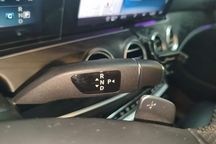 Used Mercedes-Benz E-Class 2016 E 300 L Sporty and Stylish Model Gear Lever