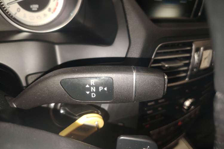 Used Mercedes-Benz E-Class 2016 E 260 Convertible Coupe Dynamic Edition Gear Lever