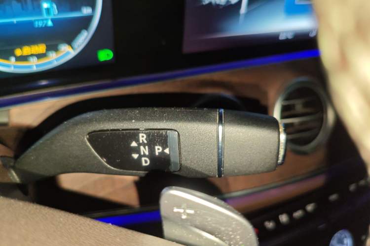 Used Mercedes-Benz E-Class 2016 E 300 L Stylish Model Gear Lever