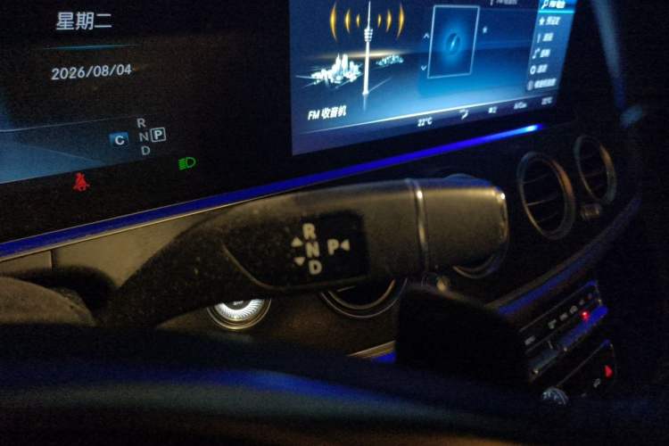 Used Mercedes-Benz E-Class 2016 E 300 L Sporty and Stylish Model Gear Lever
