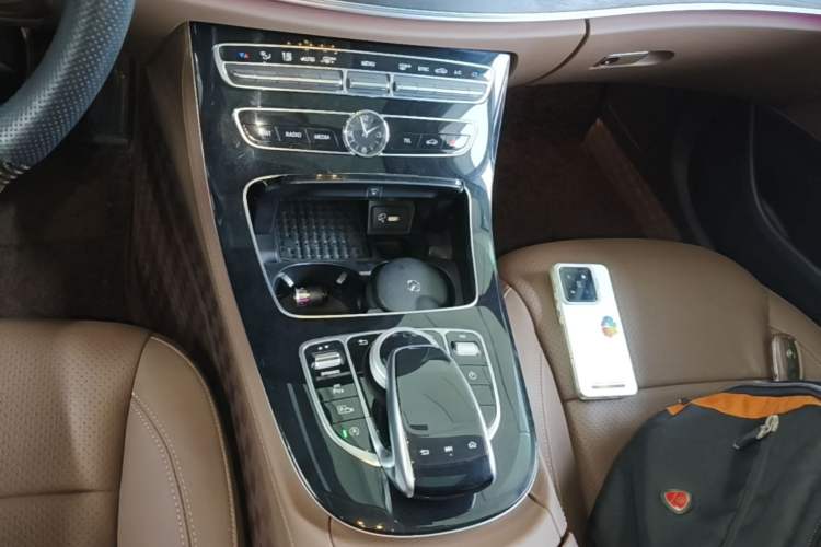 Used Mercedes-Benz E-Class 2016 E 300 L Sporty and Stylish Model Gear Lever