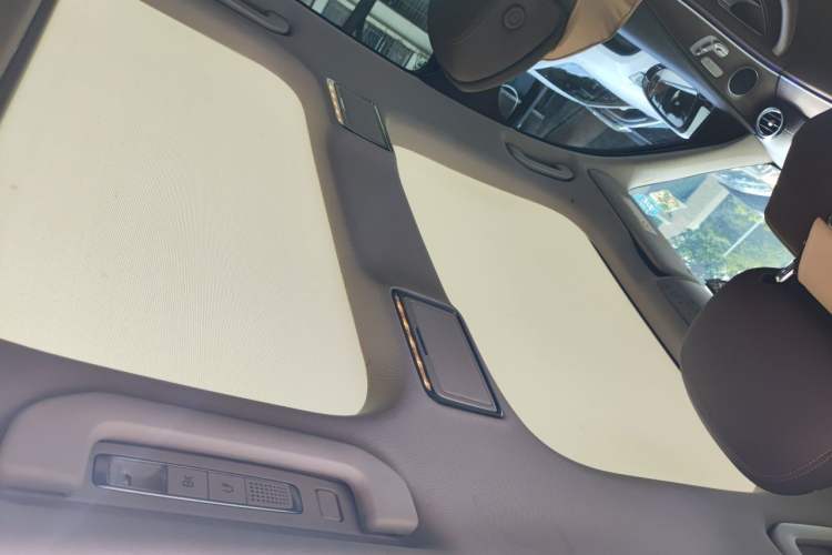 Used Mercedes-Benz E-Class 2016 E 300 L Luxury Model Headliner